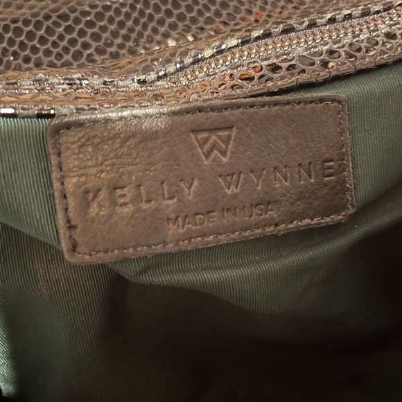 Kelly Wynne Snakeskin Crossbody 🖤 - Picture 7 of 8